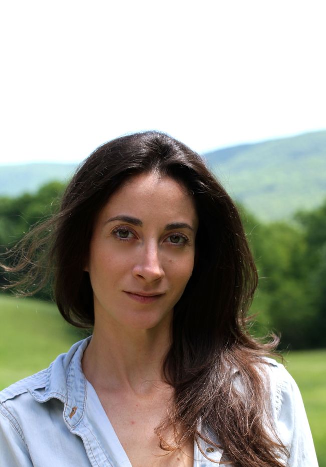 Portrait of author Lauren Oliver